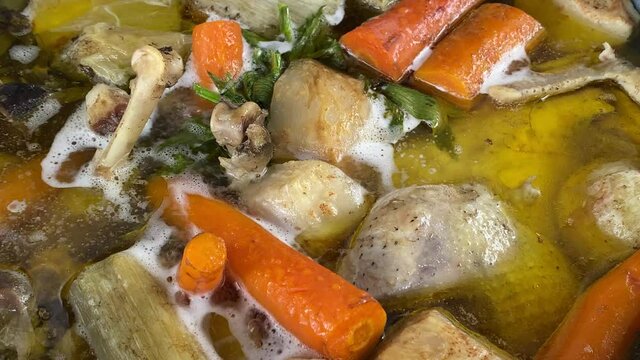 H&uuml;hnersuppe
