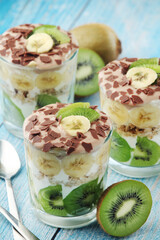 Trifle desserts with bananas, kiwi and yogurt