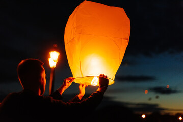 Obraz premium Paper lanterns launched into the sky during the celebration of traditional holidays. Traditions