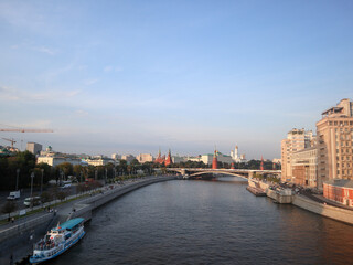 Fototapeta na wymiar view of moscow river and kremlin