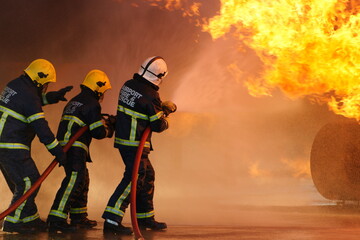 aircraft crash, passenger jet engine fire 
