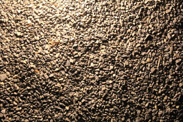 一方向から照らされた砂利