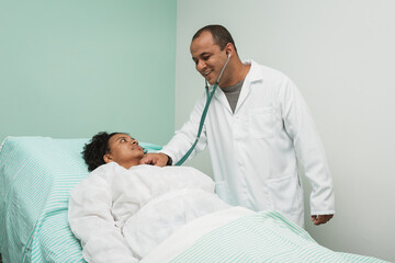 Fototapeta premium doctor auscultating heart