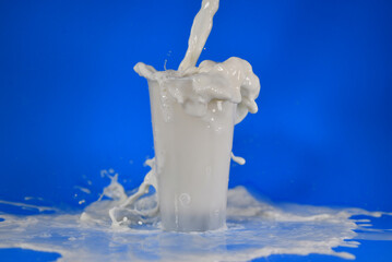 cold milk, leche,