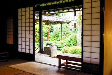 武家屋敷の内装と日本庭園