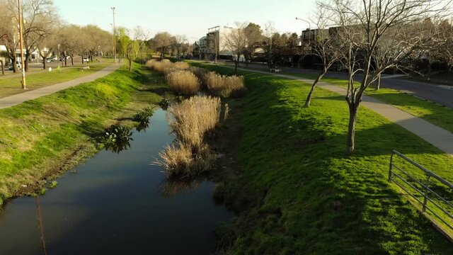 Arroyo Naposta en el parque de Mayo
