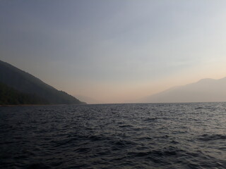 Fototapeta premium Lago Sur de Chile. Incendio