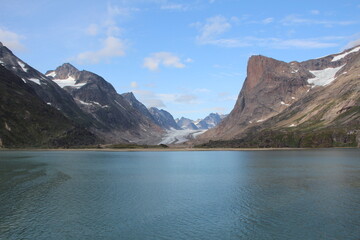 Obraz premium Transiting Prince Christian Sound in southern Greenland.