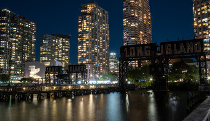 Fototapeta na wymiar Gantry State Park Pier on the East River - Long Island City