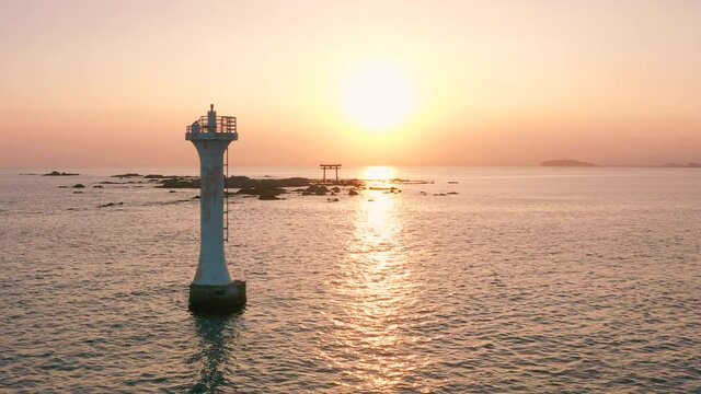 葉山の灯台と夕陽