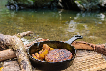 野外料理　ハンバーグステーキ