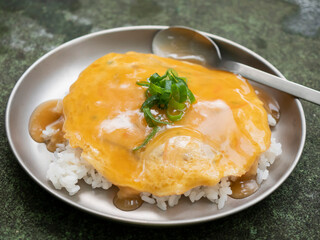 山やキャンプで調理するアウトドアごはん・山ごはん【中華丼・天津飯】