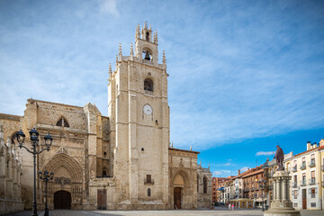 Fototapeta na wymiar catedral diocesana de Palencia en Castilla España