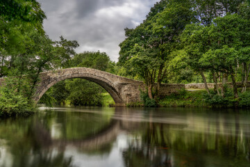 Fototapeta na wymiar Ivelet Bridge Saledale in the Yorkshire Dales, historic Bridge over the river Swale in North Yorkshire. 