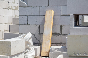 Construction of the walls of the house from foam concrete bricks.