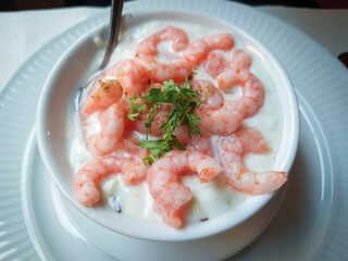 plat indien  :  raita de crevettes