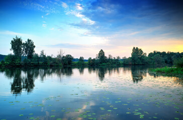 Obraz premium River horizon during sunset landscape