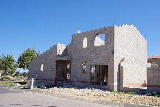 Chantier de construction de maison en brique de lotissent d'habitation de maison neuve en projet de logement en France dans une ville ou village