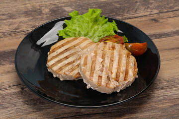 Grilled tuna steak with kumato