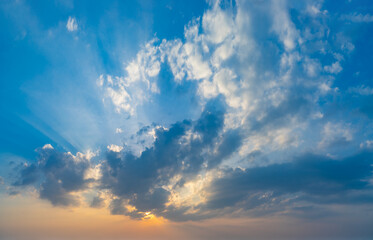 Naklejka na ściany i meble Cloudscape at sunset