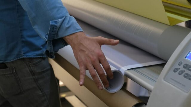 Large format laminating machine. Foil coating laminating machine. Lamination machine that wraps the print coil. Lamination covering.