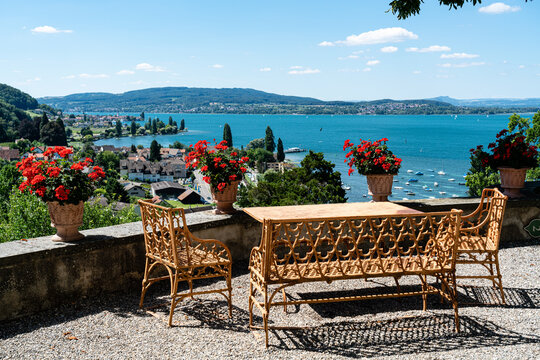 Blick vom Schlosspark Arenenberg auf die italienische Terrasse und  hinunter auf den Bodensee mit Steckborn, Schweiz, Arenenberg