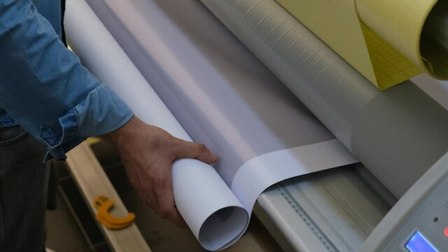 Large format laminating machine. Foil coating laminating machine. Lamination machine that wraps the print coil. Lamination covering.