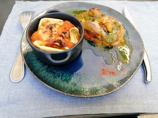 A table! : poulet farci au basilic