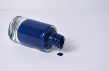 Naklejka premium Blue nail polish on the table.