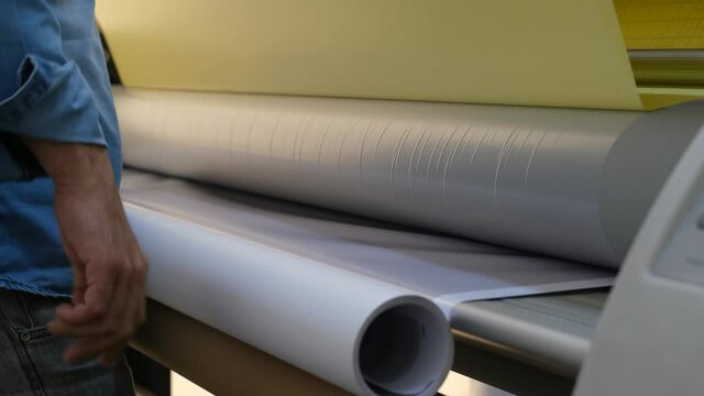 Large format laminating machine. Foil coating laminating machine. Lamination machine that wraps the print coil. Lamination covering.