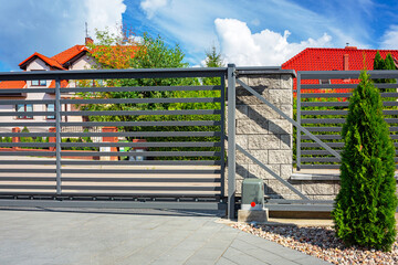 Stone fence and entrance gate with remote control