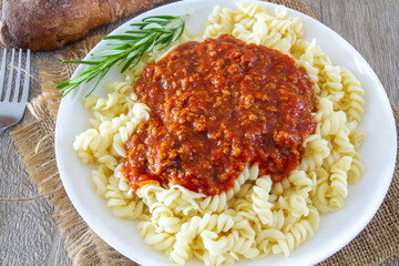 assiette de pâtes à la sauce bolognaise