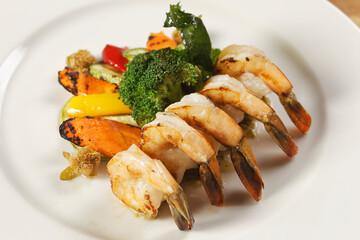Grilled shrimp with bell pepper, pumpkin, carrot, and broccoli.