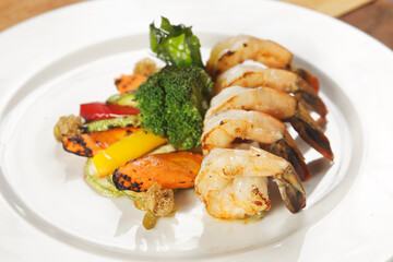 Grilled shrimp with bell pepper, pumpkin, carrot, and broccoli.
