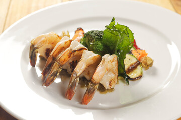 Grilled shrimp with bell pepper, pumpkin, carrot, and broccoli.