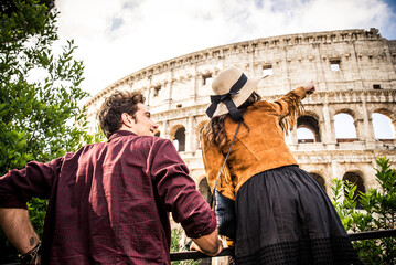 Fototapeta premium Couple of tourist on vacation in Rome