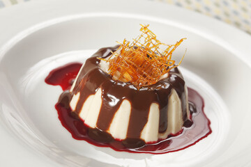 Vanilla, chocolate and Jamaica nectar flan with caramel.