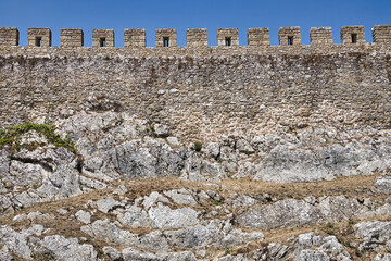 Die Stadtmauer von Obidos in Portugal