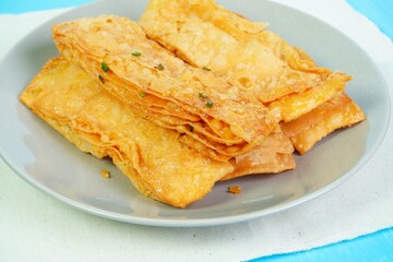 Crispy flour roti topped with sugar and chopped scallions