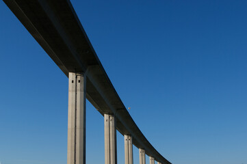 日本の高架高速道路