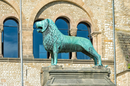 Replica of Brunswick Lions bronze statue, Imperial Palace (Kaiserpfalz), Goslar, Harz, Lower Saxony, Germany, Unesco World Heritage Site