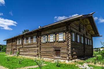 Fototapeta na wymiar wooden country house Mandrogi Russia.