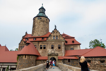 Zamek pałac droga ścieżka historia turyści