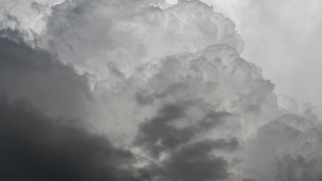 Gewitterwolken ziehen am Himmel auf- Originalgeschwindigkeit- Teil 4