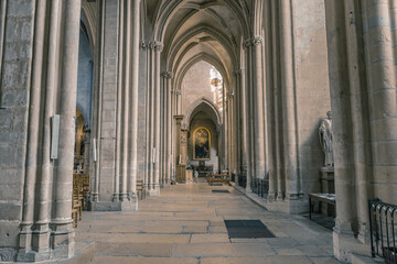 Obraz premium Inside shot of Église Saint Michel de Dijon, in France.