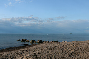 Ostsee Strand mit Fischerboot 
