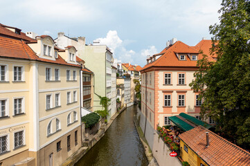 Rzeka stare miasto kamienice czechy praga © Dariusz