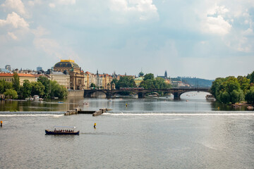 Rzeka łódź most panorama stare miasto czechy praga © Dariusz