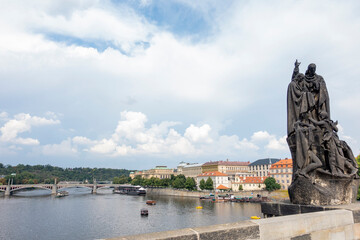 Rzeka most panorama stare miasto posąg rzeźba czechy praga