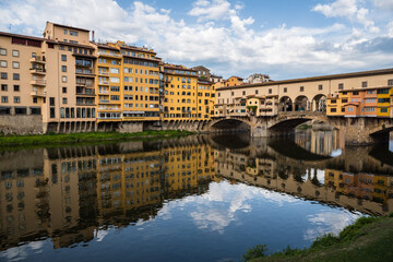 Fototapeta na wymiar FLORENCE / ITALY - MAY 6 2017: Ponte Vecchio and its surroundings reflected in the Arno river.